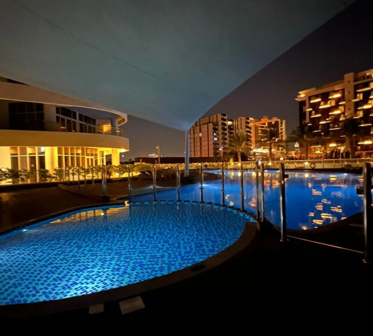 Cozy Home With Beach Access In Palm Jumeirah Dubai