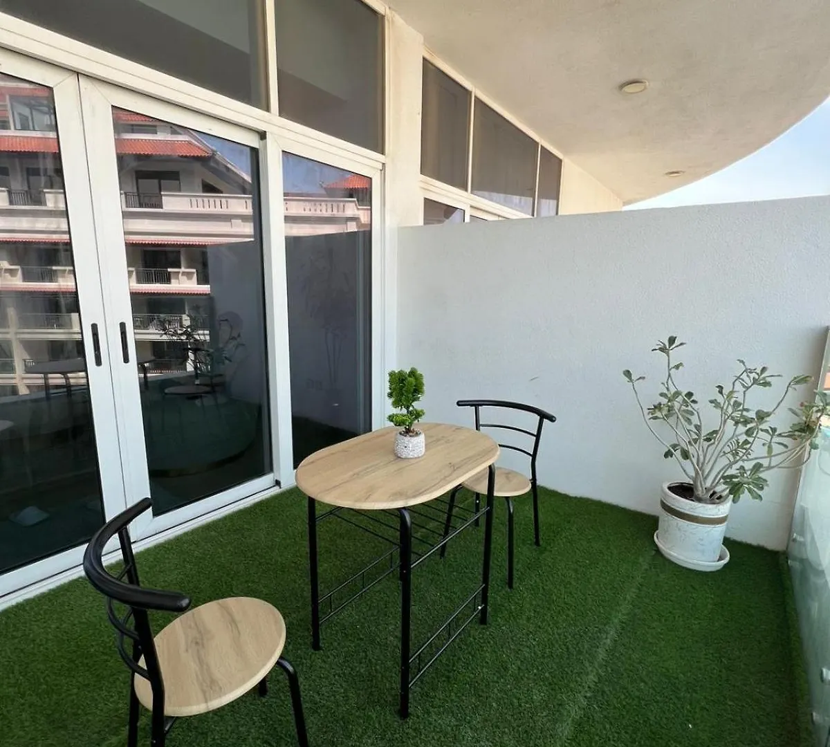 Apartment Cozy Home With Beach Access In Palm Jumeirah Dubai