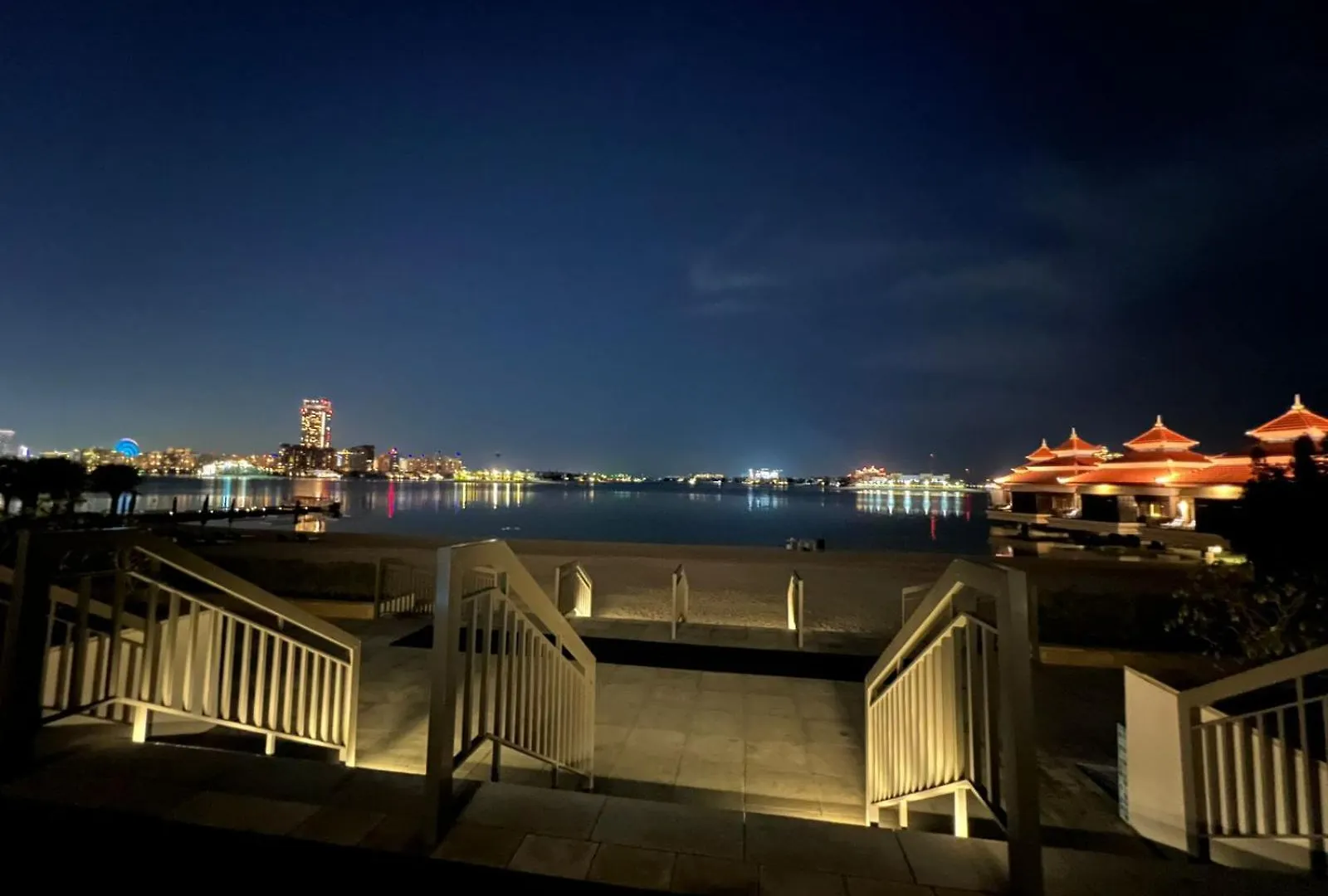 Apartment Cozy Home With Beach Access In Palm Jumeirah Dubai