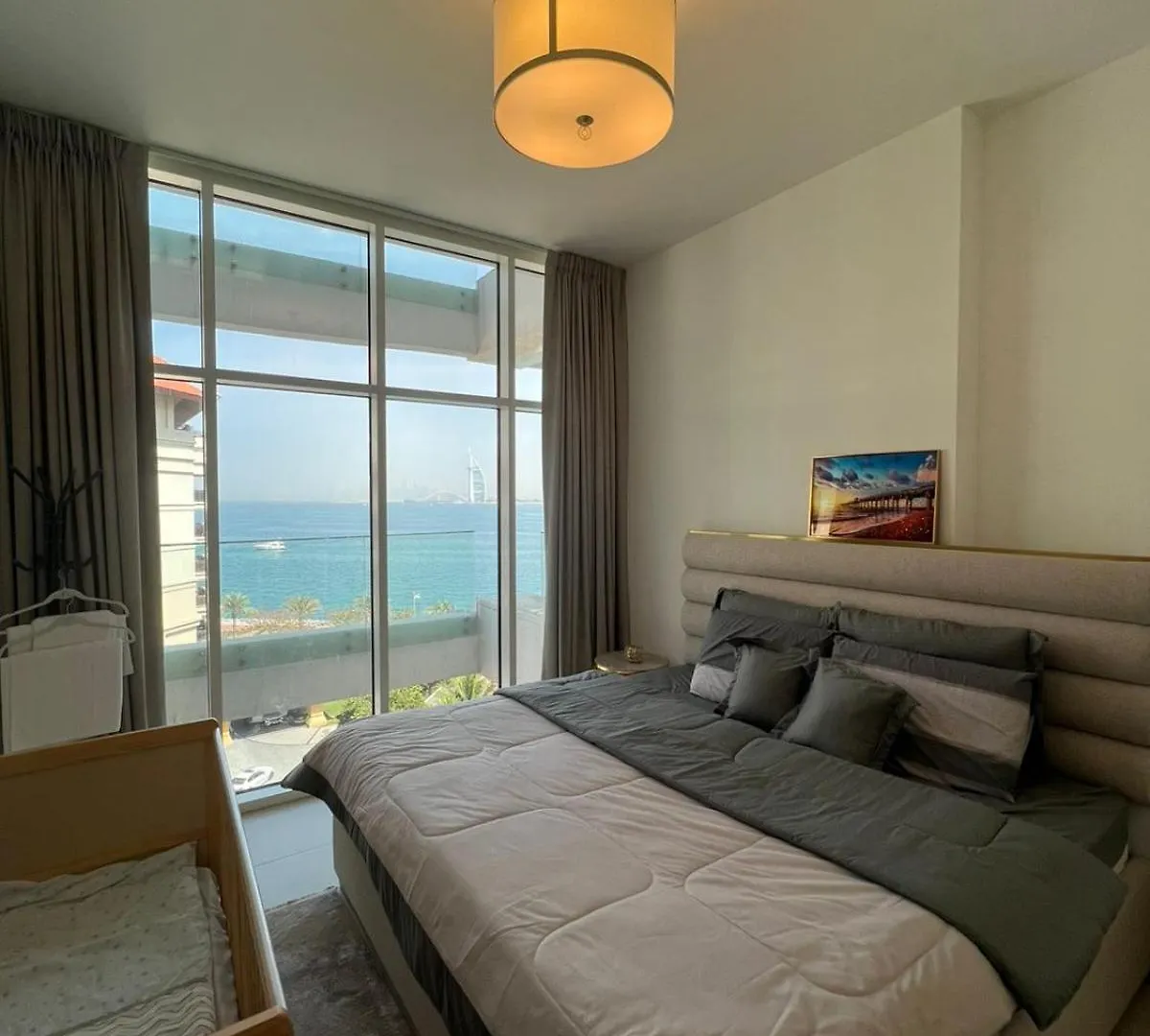 Cozy Home With Beach Access In Palm Jumeirah Dubai