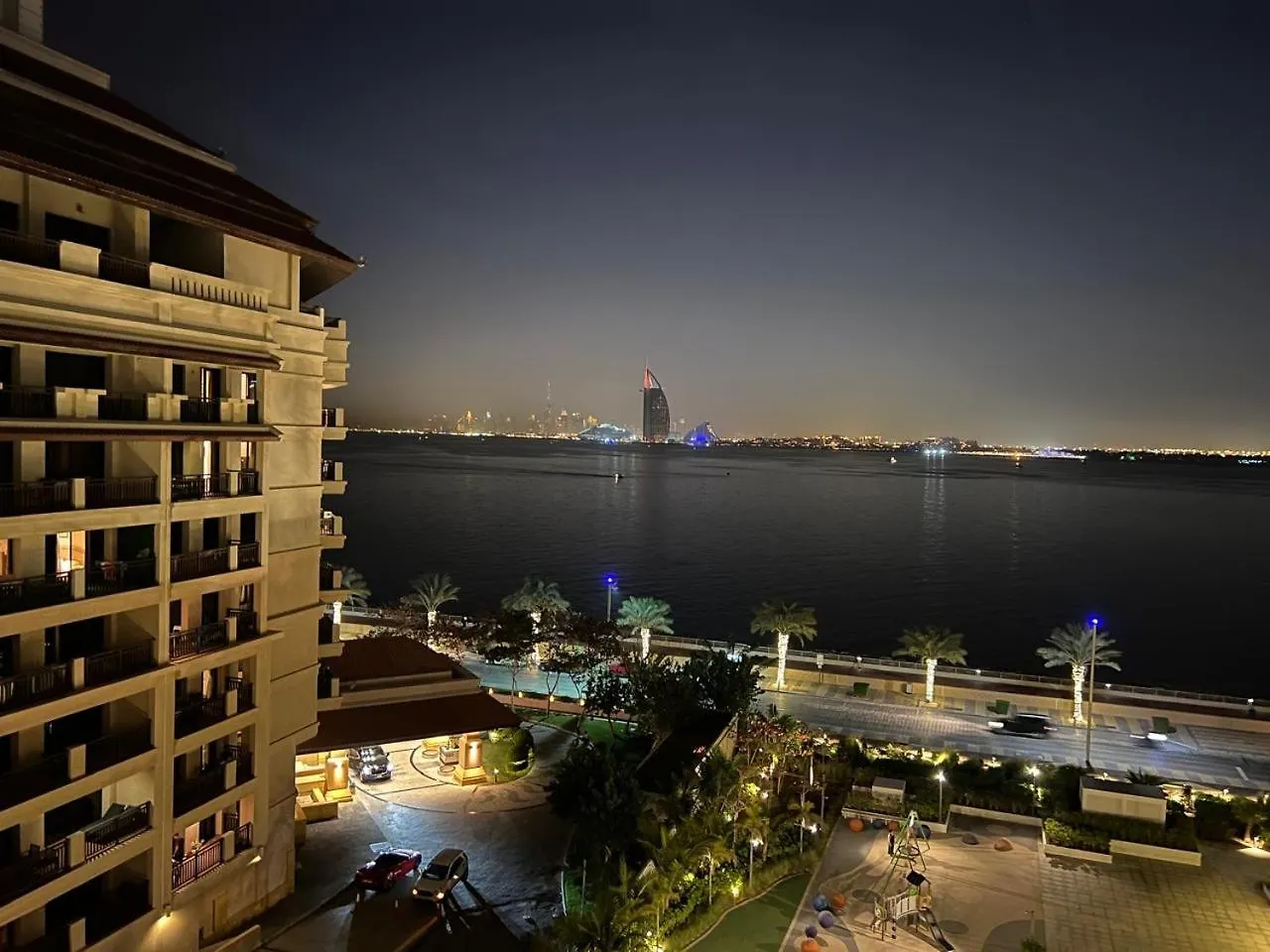Cozy Home With Beach Access In Palm Jumeirah Dubai United Arab Emirates