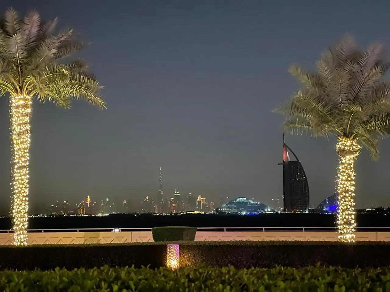 Cozy Home With Beach Access In Palm Jumeirah Dubai