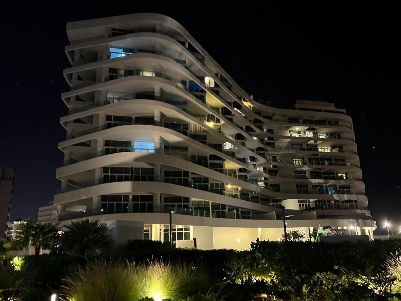 Cozy Home With Beach Access In Palm Jumeirah Dubái Apartamento