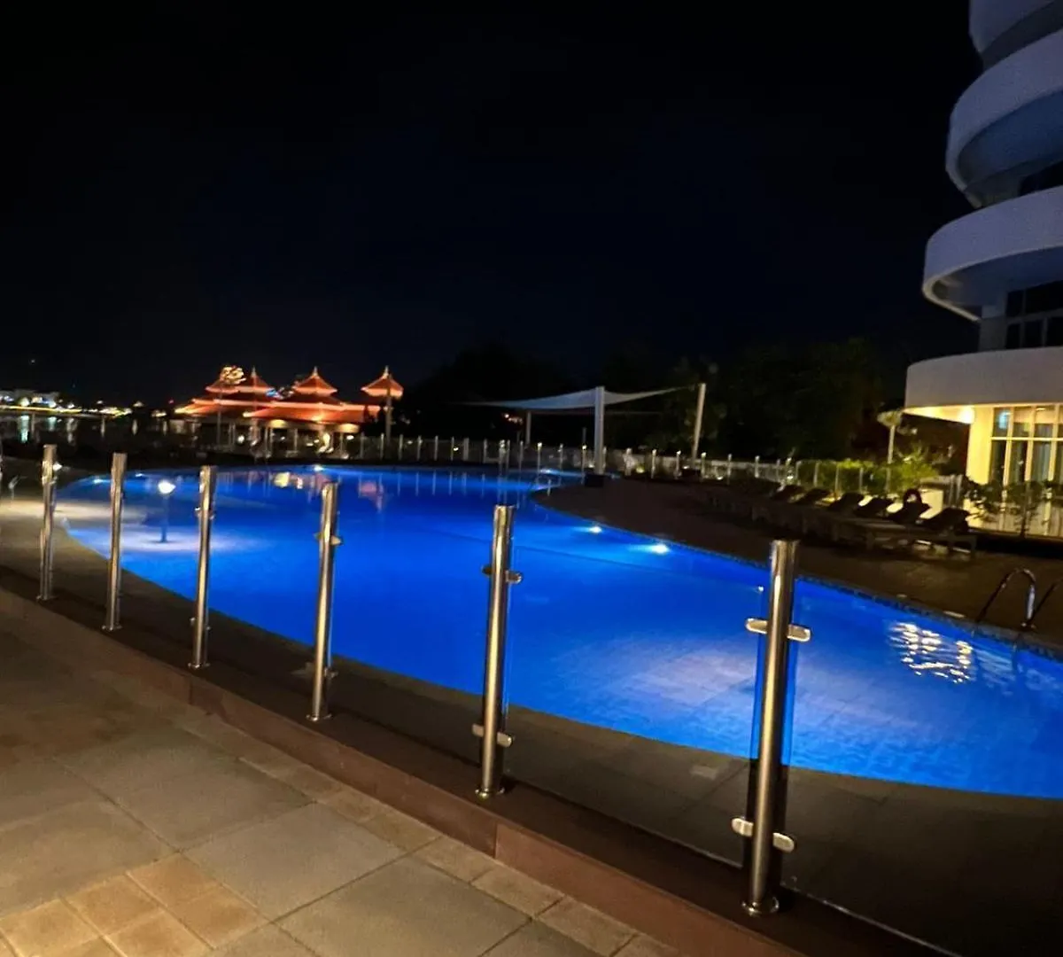 Apartamento Cozy Home With Beach Access In Palm Jumeirah Dubái
